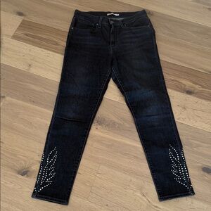 👖 Levi’s 721 High Rise Skinny Jeans – Dark Gray / Black
Size 30